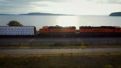 Tracking Shot Of Moving Train In Front Of Puget Sound, Tacoma Washington Vídeo Stock 155908554