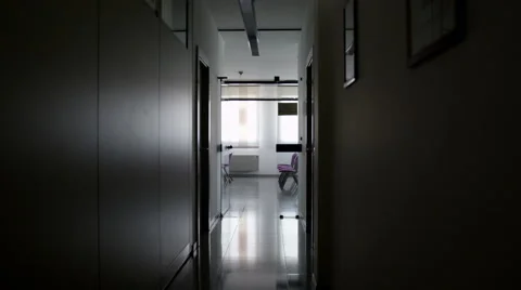 Tracking shot of office hallway reveal Vídeo Stock 42792653