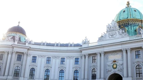 Tracking shot palace vienna Stock-Footage 85923680