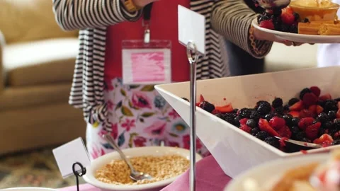 Tracking shot as people are scooping food Stock-Footage 137348348