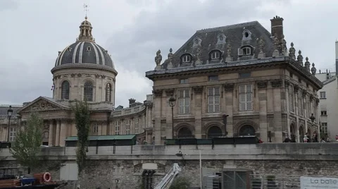 Tracking Shot from the Seine Stockbeeldmateriaal 43075562