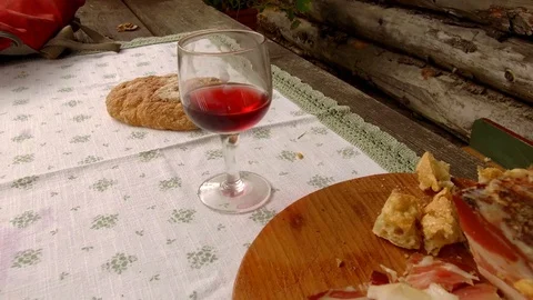 Tracking shot on a table of a cabin with speck and dry bread, typical Tyrolean Stock Footage 95286484