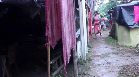Tracking shot through flood relief camp in India to distribution of food Stock-Footage 58860683
