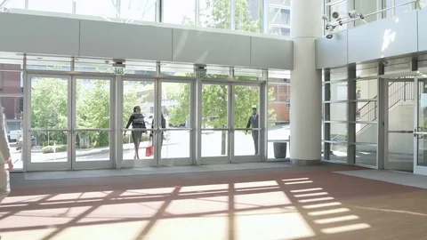Tracking shot of two businessmen leaving a building 動画素材 76232090