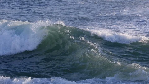 Tracking shot of wave moving over ocean then crashes on the sandy beach Vídeos de archivo 105162328