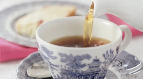 Tracking Tea Pour Vídeo Stock 10802698