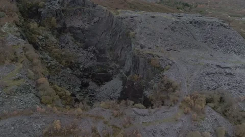 Tracking through caverns Video stock 219731748