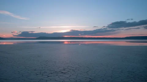 Tracking Time Lapse Desert Playa Dawn in vivid HDR Sunrise Vidéo 63626686