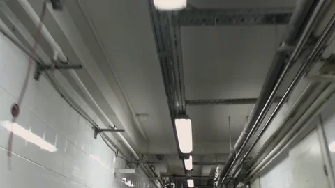 Tracking video shot of the ceiling of a beer factory Vídeo Stock 73352573