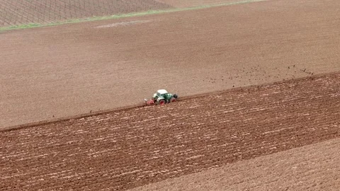 Tracteur tracking Video stock 328707335