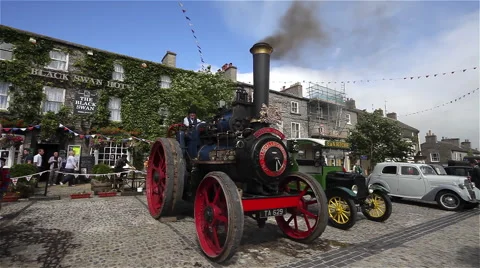 TRACTION ENGINE &amp; VINTAGE VAN, LEYBURN, NORTH YORKSHIRE Stock Footage 46212990
