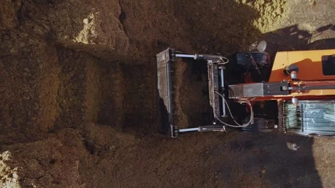 Tractor in agriculture, tractor workflow 動画素材 347151999