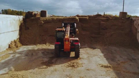 Tractor in agriculture, tractor workflow Stock-Footage 347152031