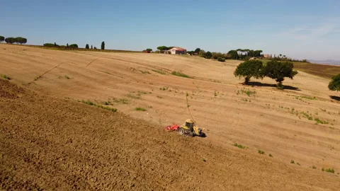 Tractor and plow Stockbeeldmateriaal 140286528