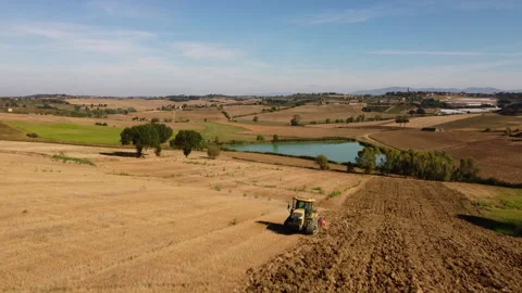 Tractor and plow Stockbeeldmateriaal 140288660