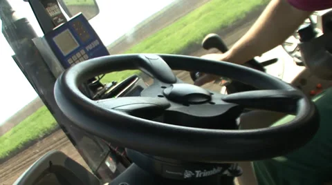 Tractor and seeder guided by GPS Vídeo Stock 39672889
