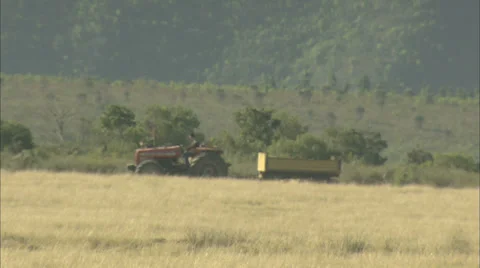 Tractor and trailer Video stock 37165584