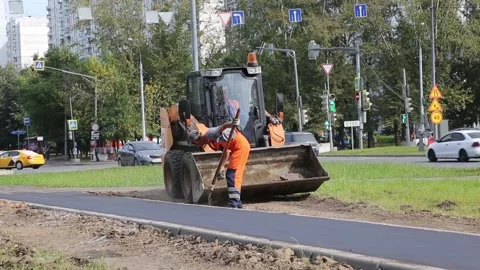 Tractor and worker Stock Footage 138901927