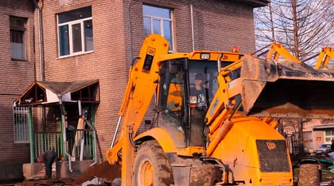 Tractor on building removes garbage, stones, sand Video stock 22906510