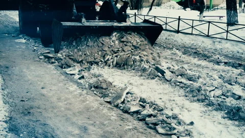 Tractor cleaning the road from the snow. Video stock 101718024