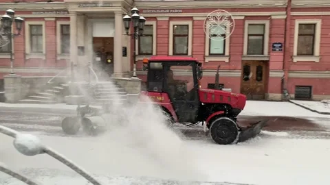 Tractor cleans snow Video stock 231099673