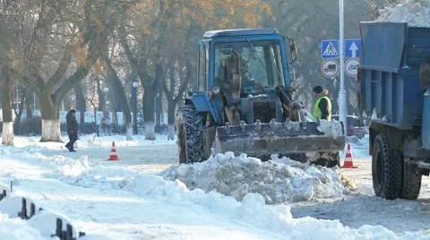Tractor is clearing the road from snow. Stock-Footage 59795618
