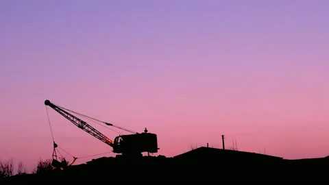 The tractor digs the ground at sunset. Silhouette of an escalator. 스톡 동영상 151108987
