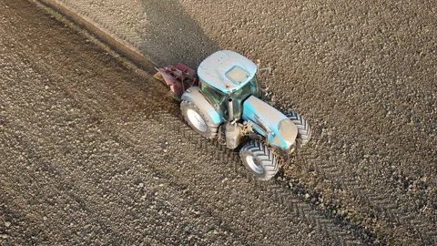Tractor digs the soil to make water ditches works in the agricultural areas Vídeo Stock 163810618