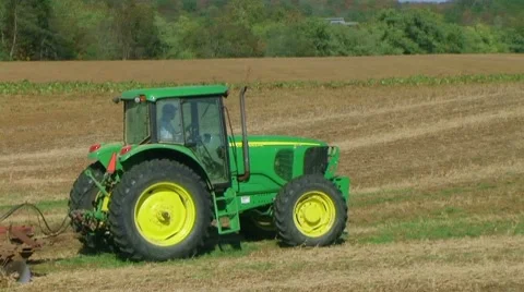 Tractor Discing Field 02 動画素材 8601346