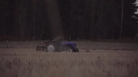 Tractor driving through explosions 動画素材 61405500