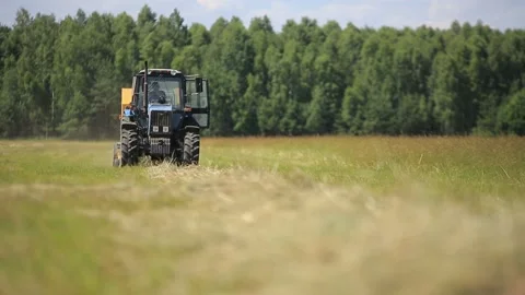 TRACTOR IN THE FIELD 2 Stock Footage 158127355