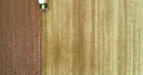 Tractor at the field captured from above 2 動画素材 119945318
