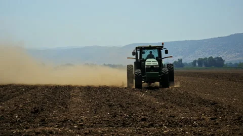 Tractor in the field 库存影片 68861923