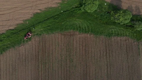 Tractor on field 库存影片 90398980