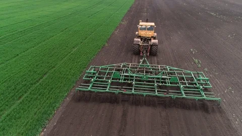 Tractor in the field Video stock 93305024