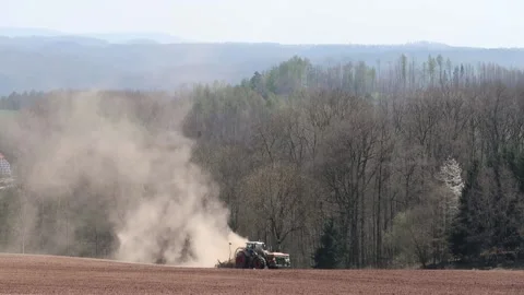 Tractor on the field with a lost of dust because of the dry field Stock-Footage 153162114