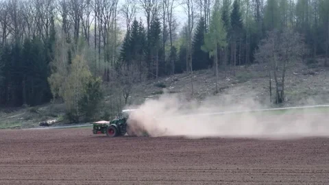Tractor on the field with a lost of dust because of the dry field Stock-Footage 153162183