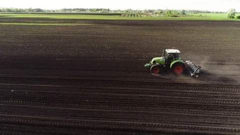Tractor in the field, sowing corn 스톡 동영상 93303058