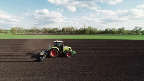 Tractor in the field, sowing corn 스톡 동영상 93303101