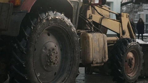 Tractor getting ready to work in the town square. Slow motion. 4k Stockbeeldmateriaal 103284700