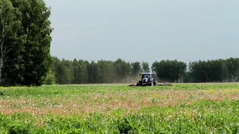 Tractor harvester on sowing. In late spring Stockbeeldmateriaal 75024349