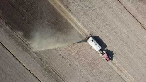 Tractor with liquid spreader tank Vídeos de archivo 150191520