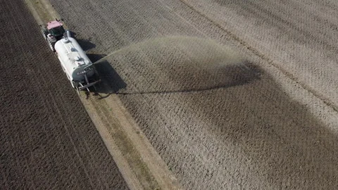 Tractor with liquid spreader tank Stock-Footage 150240270