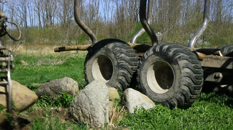 Tractor load big stones. Stockbeeldmateriaal 37552816