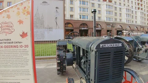 Tractor McCormick-Deering 10-20 and STZ 15 30 스톡 동영상 117245445