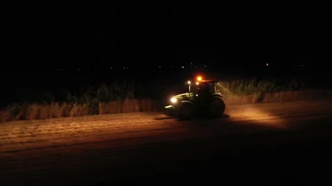 A tractor in the middle of the field at night. Night view of the tractor. Scane3 Video stock 158629247