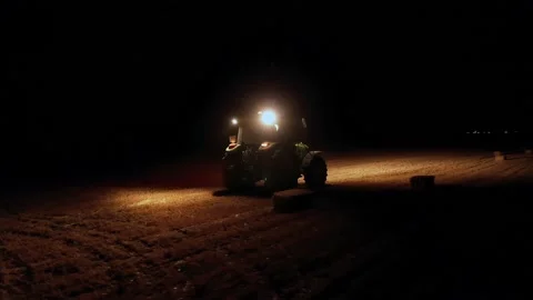 A tractor in the middle of the field at night. Night view of the tractor. Scane4 Video stock 158629564
