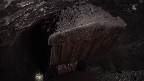 Tractor in the mine is gaining ore into the bucket.The excavator collects stones 库存影片 96447641