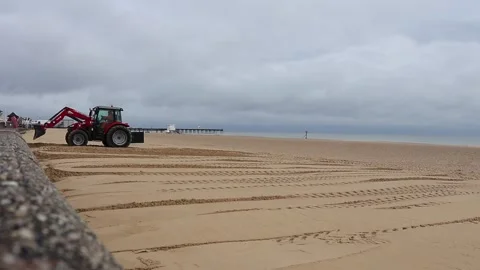 Tractor moving sand on the beach front Video stock 140331288