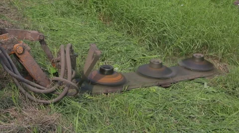Tractor mowing grass, close up Vidéo 65724340